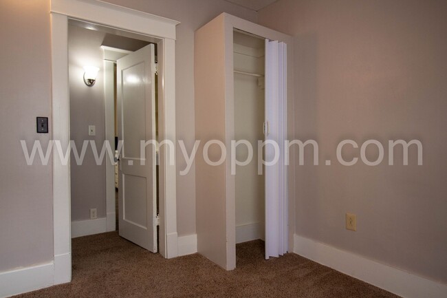 Building Photo - PRINZ 1020 N 32 St