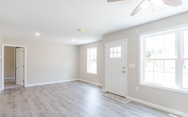 Building Photo - 142 Whitcomb Rd