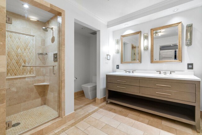 Building Photo - Ritz Carlton Residences - Two Story Penthouse Unit!