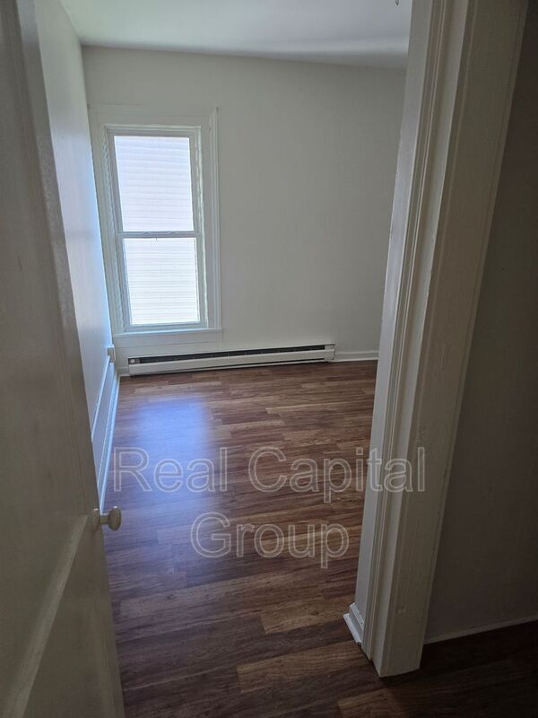 Building Photo - 335 Pine St
