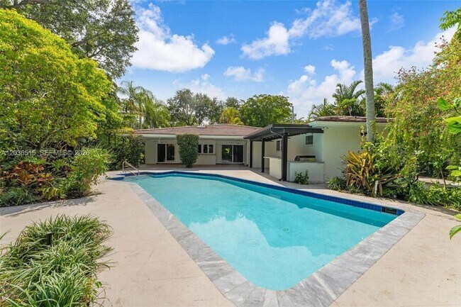 Building Photo - 7711 SW 47th Ave-