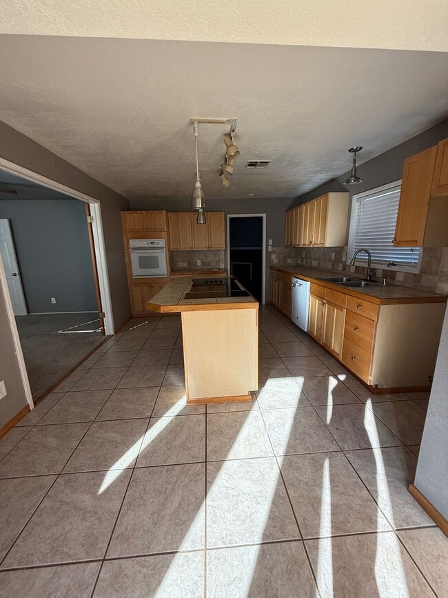 Building Photo - Peaceful Setting with Central Location!