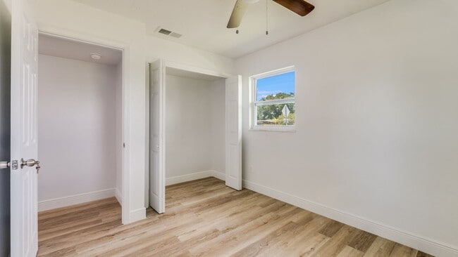 Building Photo - Beautiful Unit!  3/2 SINGLE FAMILY HOME