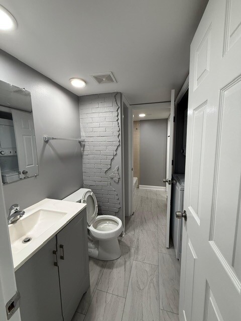 Building Photo - 669 Briar Hill Ln