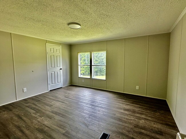 Building Photo - 15 Bonanza Ln