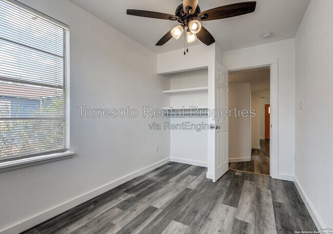 Building Photo - 611 Rochambeau St