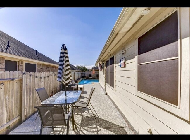 Building Photo - 16707 Promenade Park