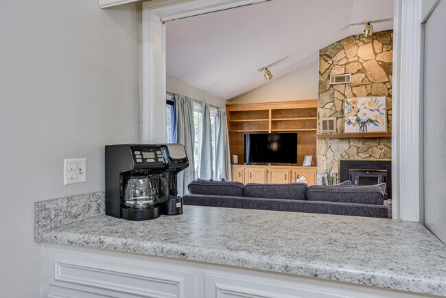 Building Photo - 634 Kettle Creek Dr