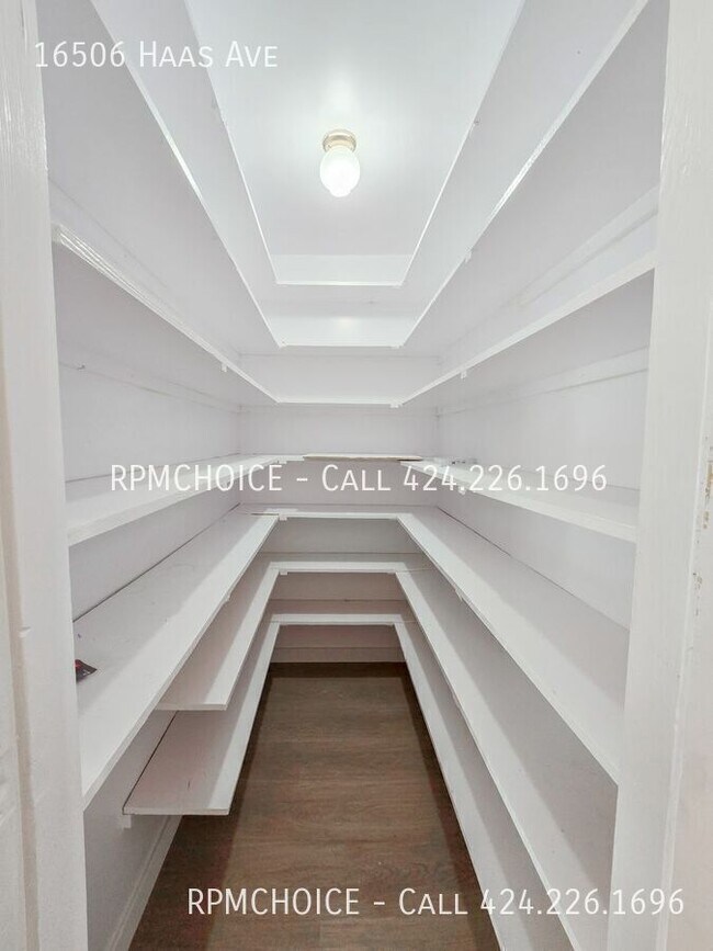 Building Photo - 16506 Haas Ave