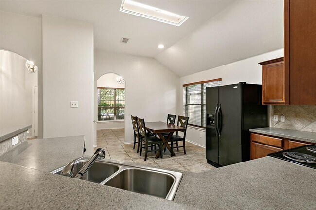Building Photo - 27 N Regan Mead Cir
