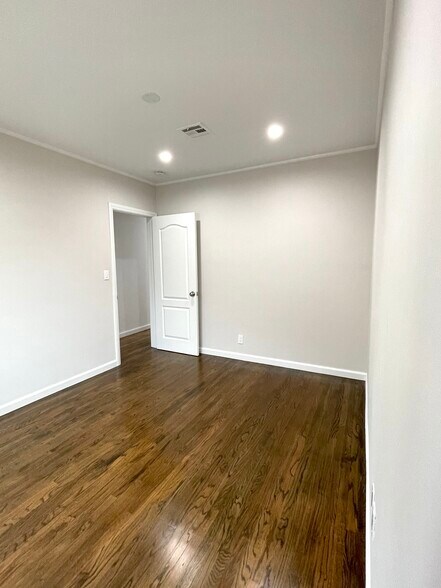 Bedroom - 5457 Beck Ave
