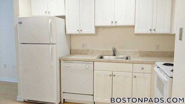 Building Photo - 40 Boylston St