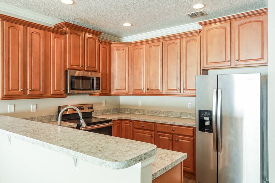 Building Photo - 3092 Litchfield Dr