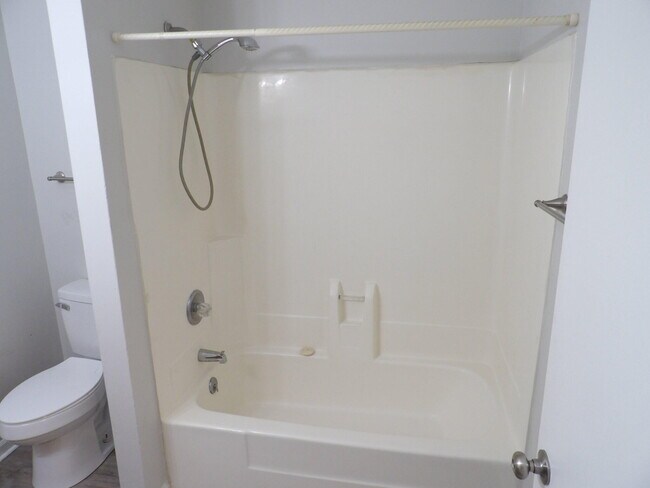 Building Photo - 114 Potomac Ct