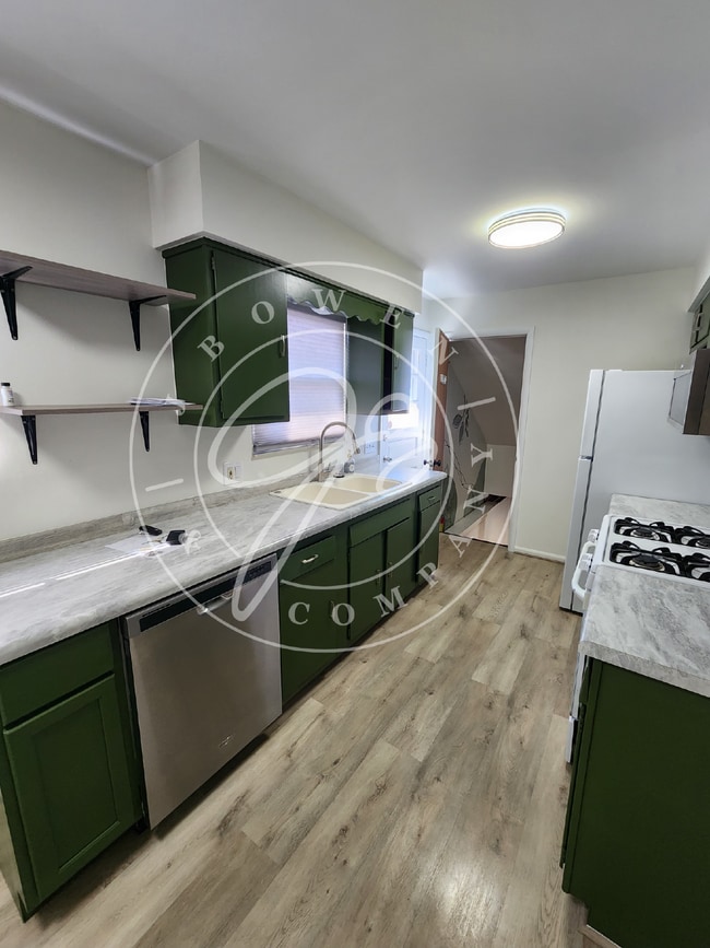 Building Photo - Adorable 3 bed 1 bath with spacious basement