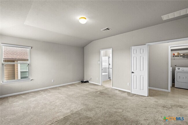 Building Photo - 213 Hoya Ln