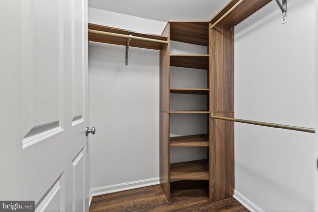 Building Photo - 2220 Fairfax Dr