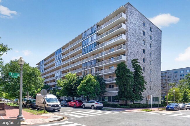 Building Photo - 730 24th St NW