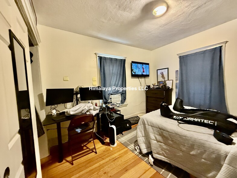 Primary Photo - 112 College Ave