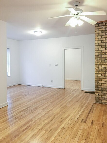 Building Photo - 4826 N Wolcott Ave