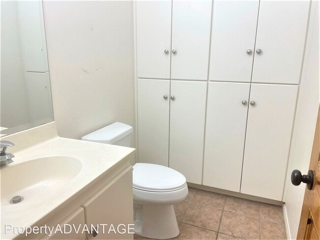 Building Photo - 3 br, 2.5 bath House - 731 Lingel Dr