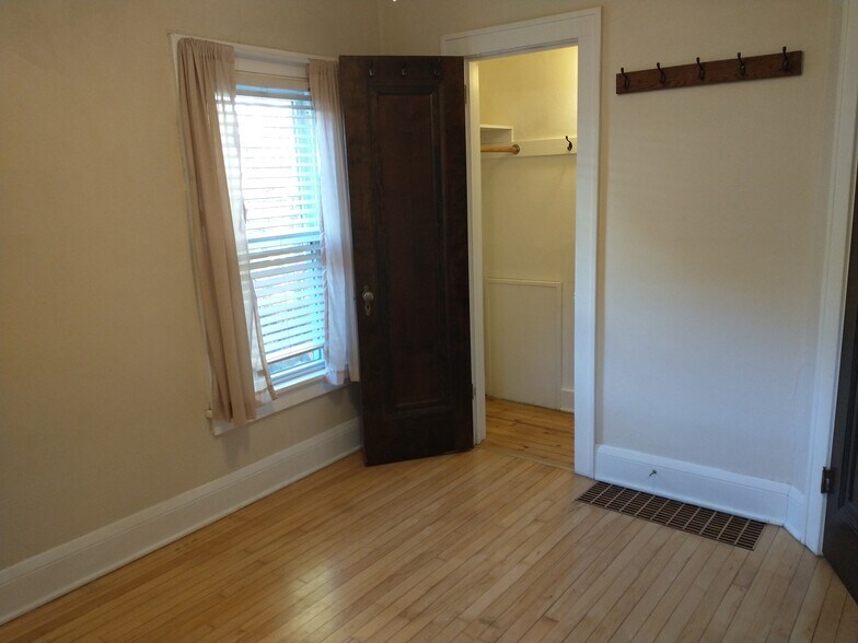 Building Photo - 1315 29th Ave NE