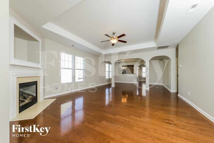 Building Photo - 190 Parkview Ln