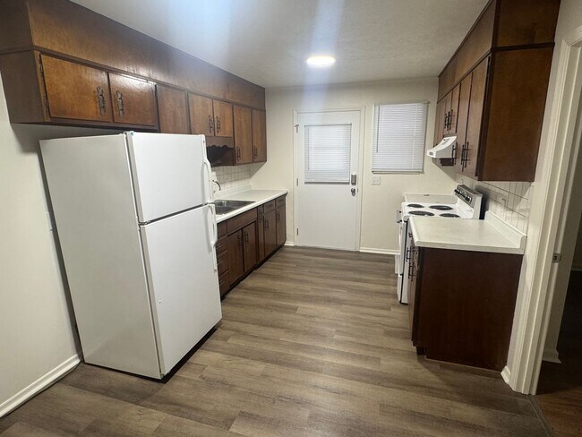 Building Photo - Commanche St Duplex