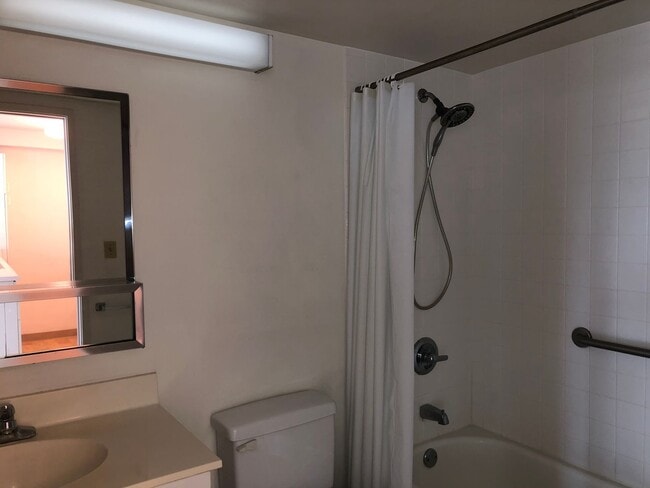 Building Photo - Breathtaking mountain view, 1 bdrm, 1 bath...