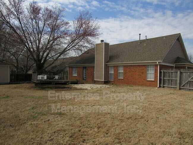 Building Photo - 7037 Meadowlands Pl