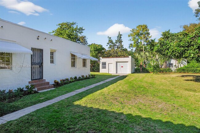 Building Photo - 1305 Alhambra Cir