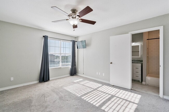 Building Photo - 1011 Tesoro Hills