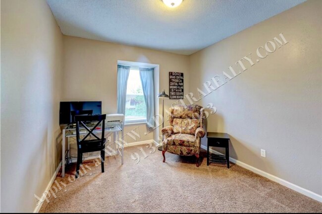 Building Photo - Beautiful Updated 3 Bed 3 Bath Home in Ove...