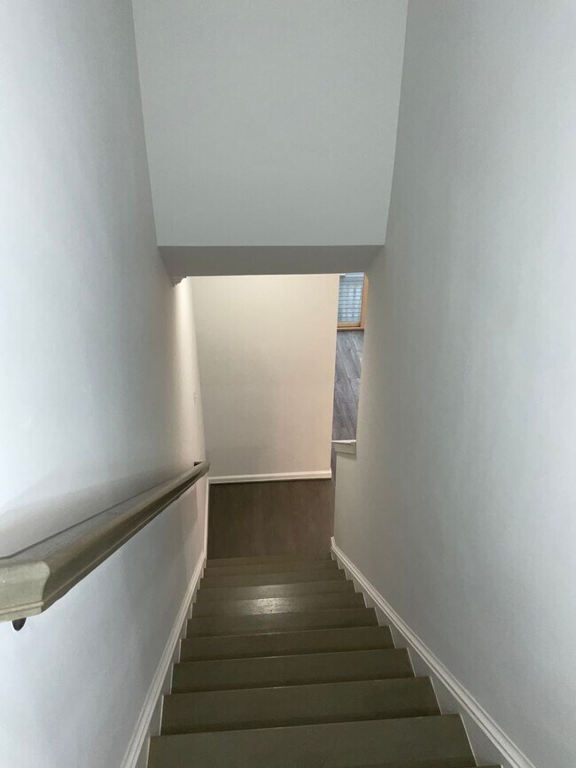 Building Photo - Beautiful 4BR 3.5BA 3 level townhome with 2 car attached garage located in the Cabin Branch Commu...