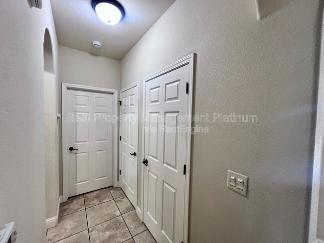 Building Photo - 5893 E Laurite Ave