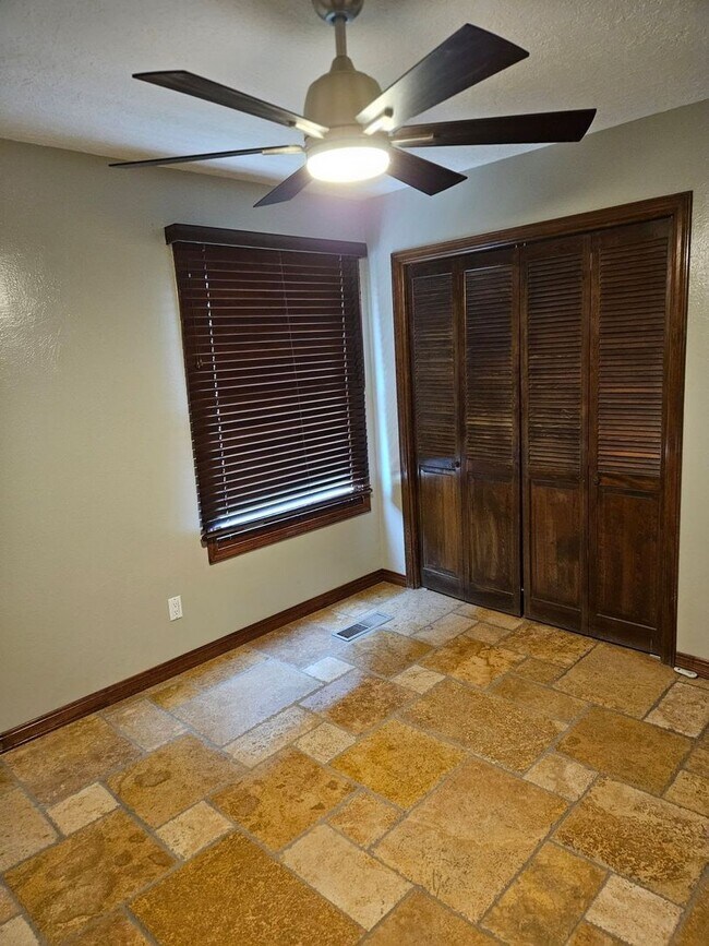 Building Photo - Energy Efficient 4 bed Home in Foothills