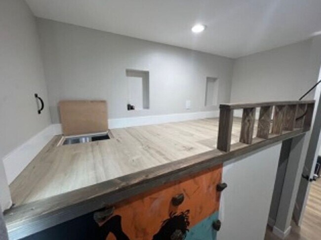 Building Photo - Beautiful, 6 Bedroom Home!