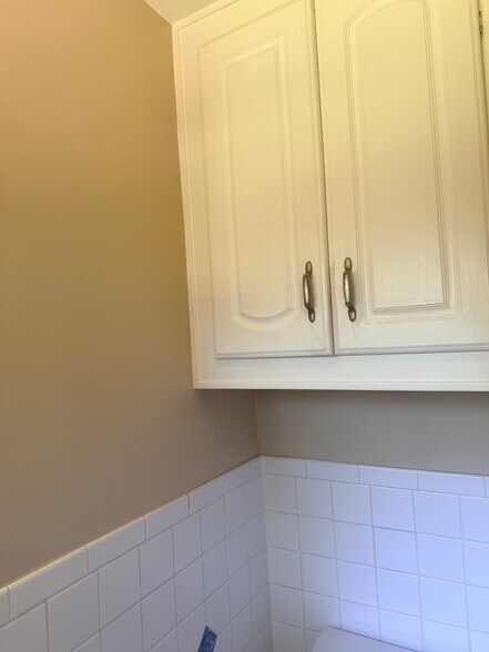 Building Photo - 3206 Elmwood Ave