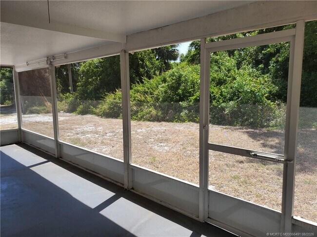 Building Photo - 1257 NE Sago Dr