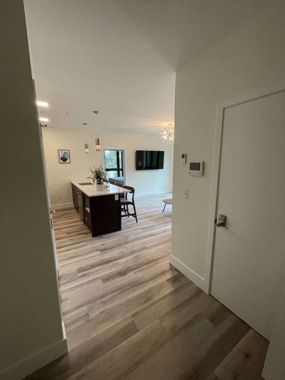 Building Photo - 130 Waterman St