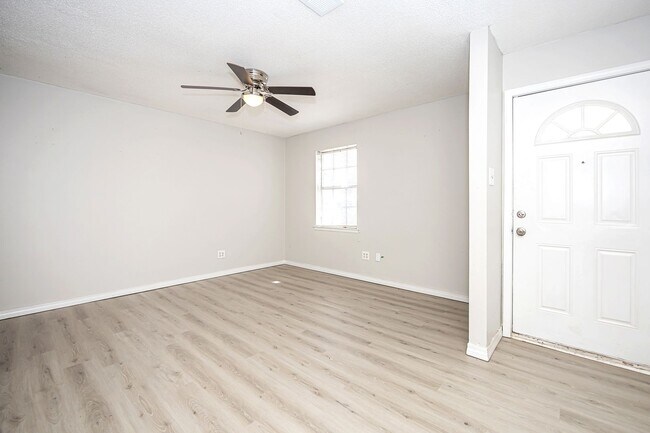 Building Photo - Charming 3-Bed, 2-Bath Home in Pascagoula – Great Location!