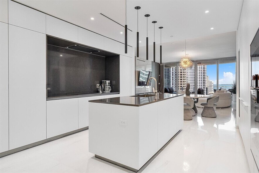 Building Photo - 300 Biscayne Boulevard Way