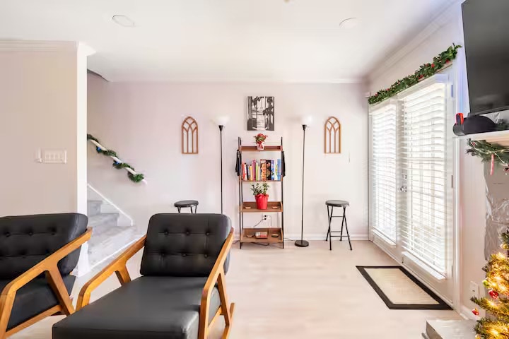 Building Photo - Room in Townhome on Baker Ct