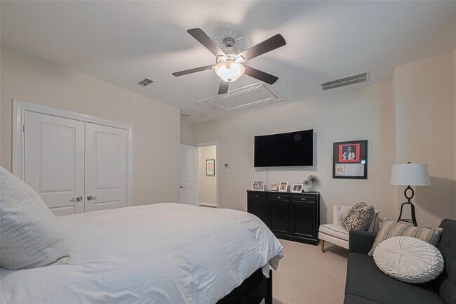 Building Photo - 8418 Oak Leaf Point Dr
