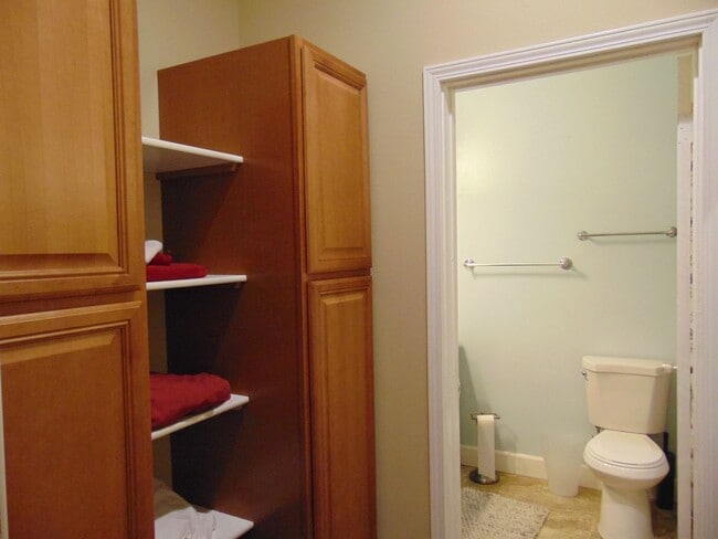 Building Photo - Orchid Manor Condo Studio w/Full kitchen + Enclosed lanai