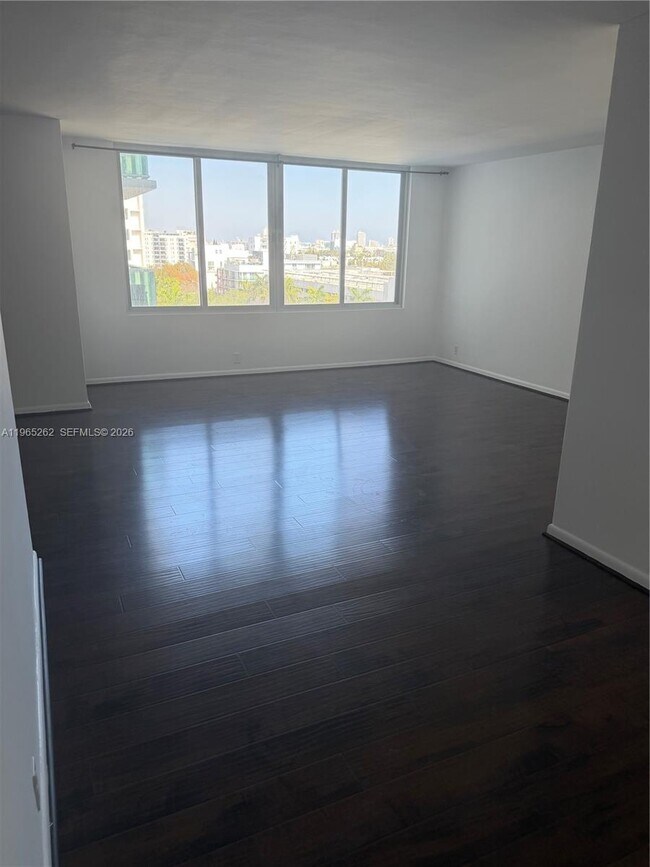 Building Photo - 1000 West Ave