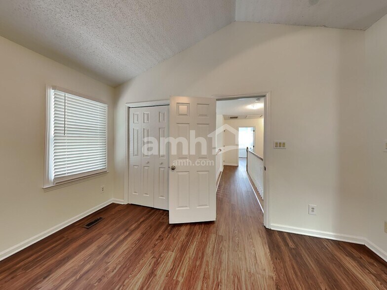 Building Photo - 2601 Briar Ridge Dr