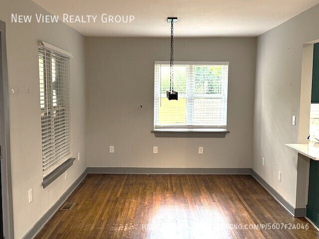 Building Photo - 1527 Medford Dr