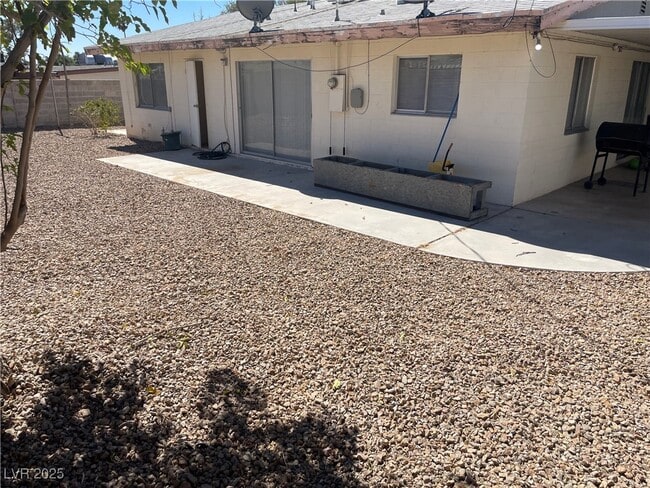 Building Photo - 2198 Capistrano Ave