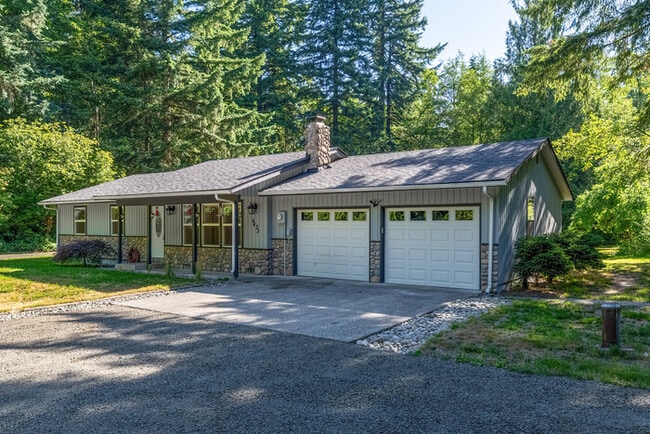 Building Photo - BEAUTIFUL UPDATED RAMBLER WITH LARGE GARGE